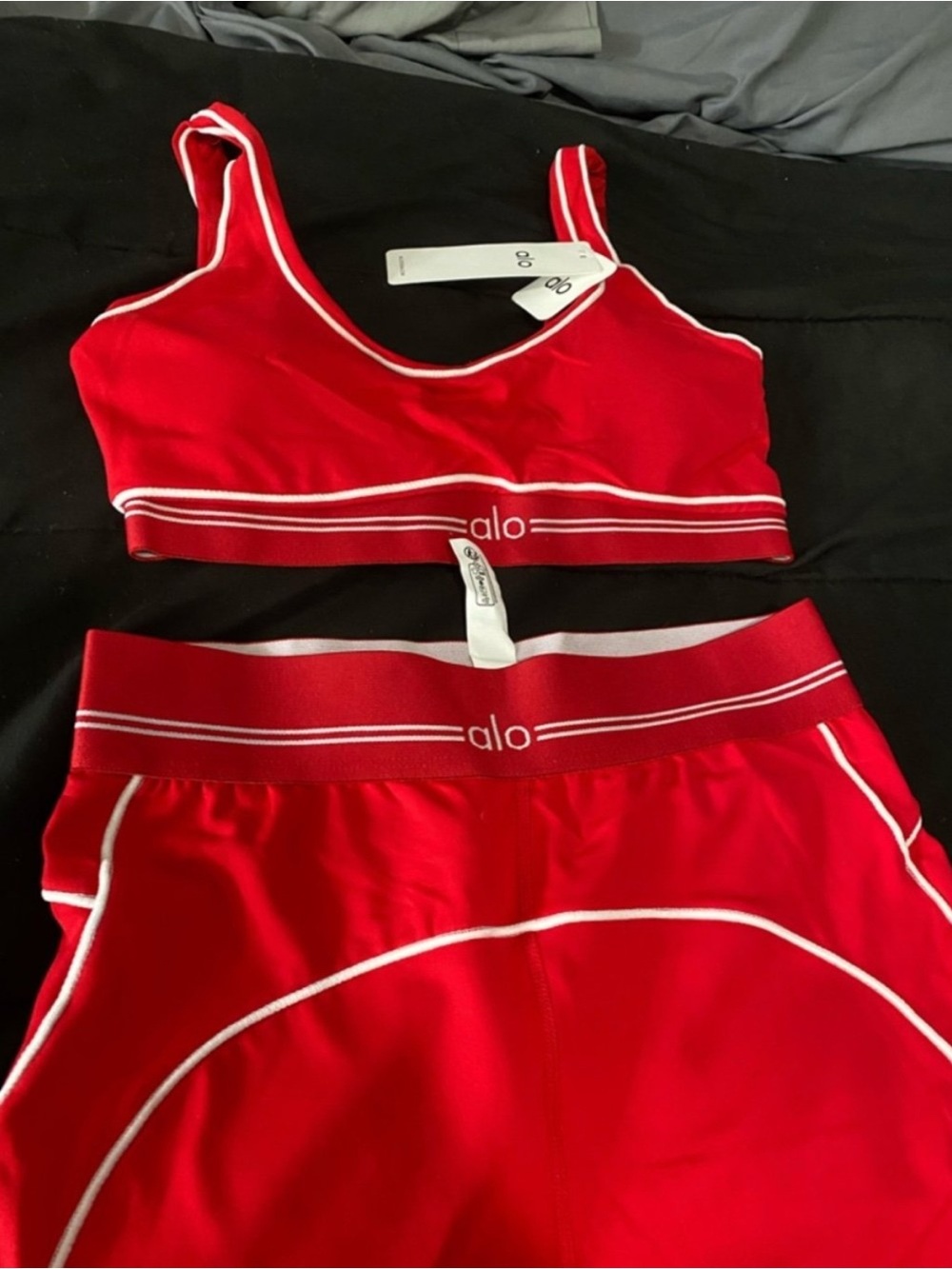 MEDIUM RED Alo Yoga FULL SET